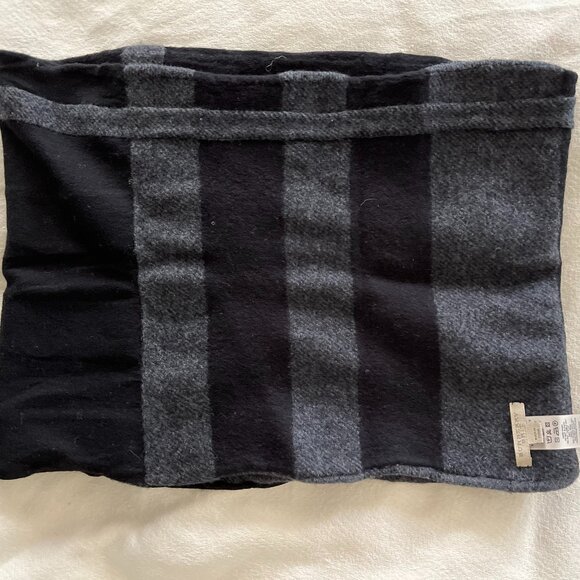 unisex burberry wool snood nova check  gray and black rare!!!! - Picture 1 of 9